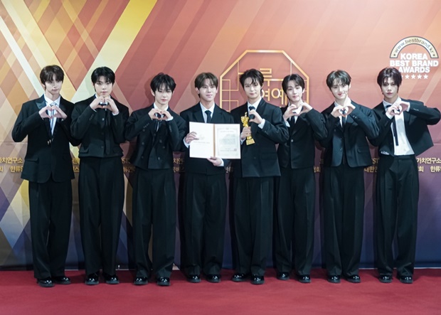 YUHZ Wins Rising Star Award at 2025 Korea Hallyu Entertainment Awards