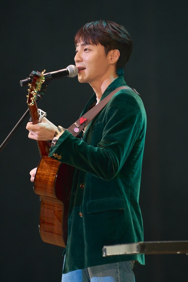 Roy Kim Completes Successful Live Concert in Japan, Connecting with Global Fans