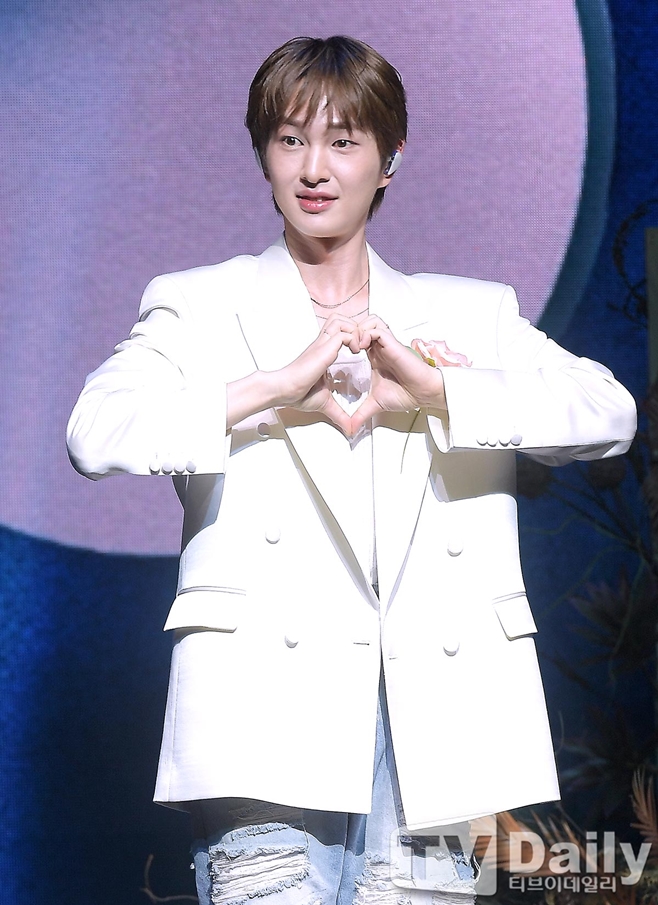 Onew Addresses 'Injection Aunt' Rumor: 'Visiting for Skin Care'