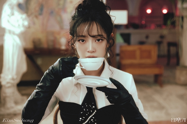 Kim Sejeong Unveils Concept Photo for Debut Single Album 'Solar System'