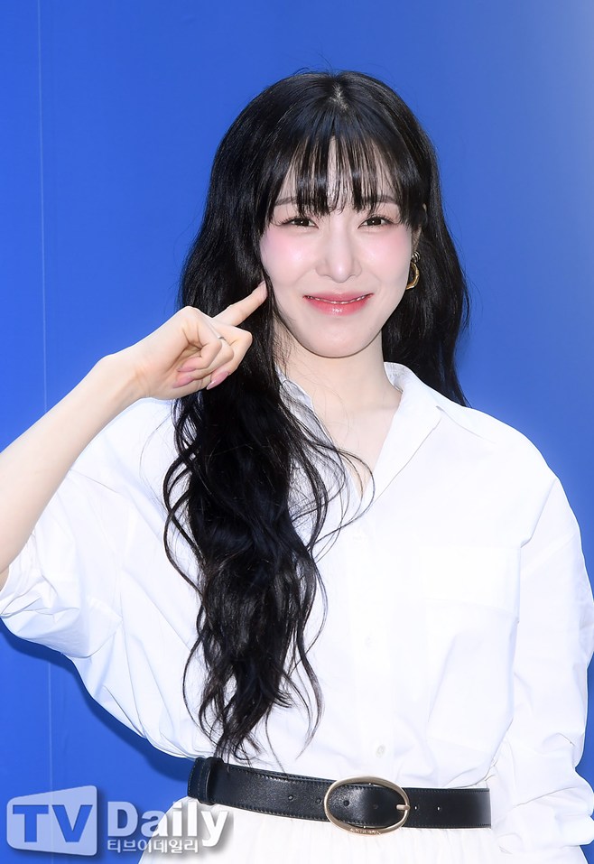 Tiffany Young Confirms Relationship with Byun Yo-han