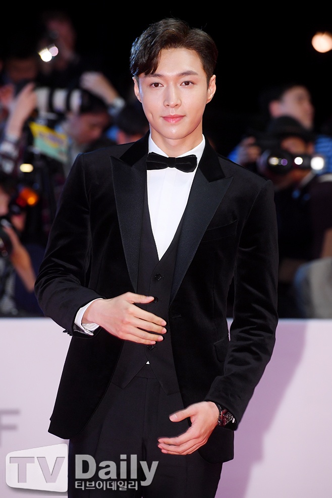 EXO's Lay Apologizes for Missing Fan Meeting Due to Important Event
