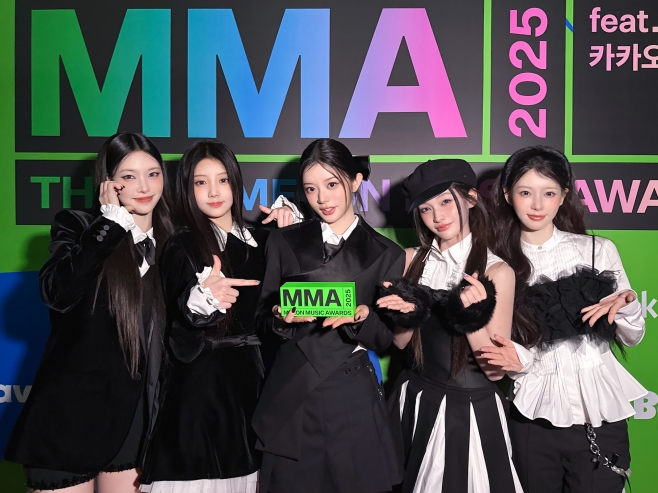 ILLIT Wins Best Performance at 2025 MMA