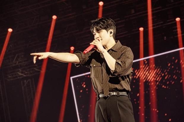 'Let's Roll &4EVER' Encore Concert: N.Flying's Woo-hyung on 'Blue Moon' Metaphor