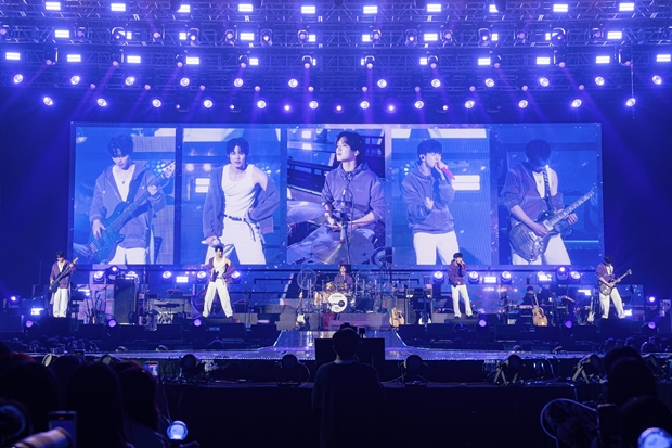 N.Flying Shines in Encore Concert 'Let's Roll &4EVER' with Captivating Performance