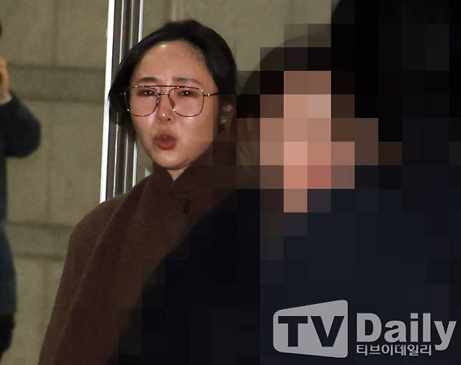 Min Hee-jin Faces Controversy Over '200-page Non-Prosecution Decision' Statement