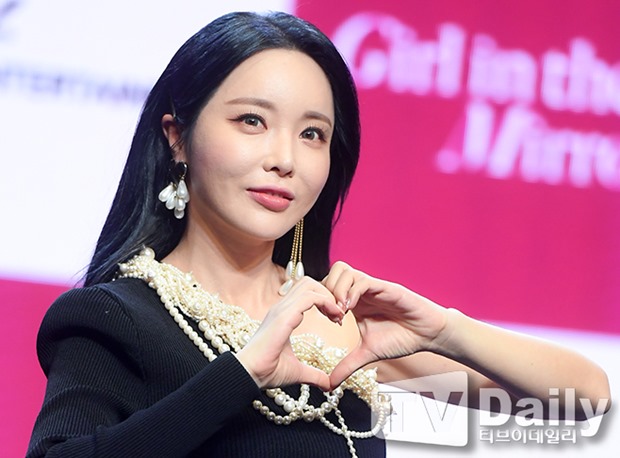 Hong Jin-young Denies Friendship Rumors with 'Jusa Aimo', Official Statement Released