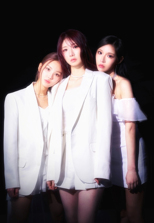 LIGHTSUM Makes Comeback with Subunit Amidst 'Disbandment Speculations'