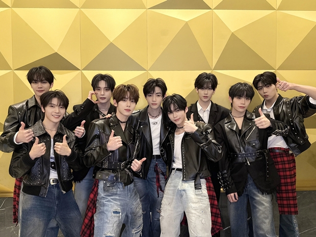 ZEROBASEONE Dominates Year-End Stages on Three Major Broadcasters, Wrapping Up 2025