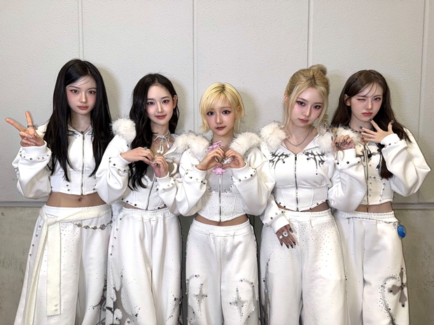 KiiiKiii Shines on Year-End Stages with Debut Song 'I DO ME'