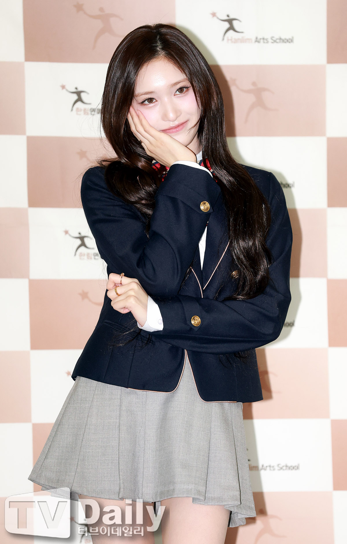 IVE's Lee Seo Shares Thoughts on Graduation and New Beginnings