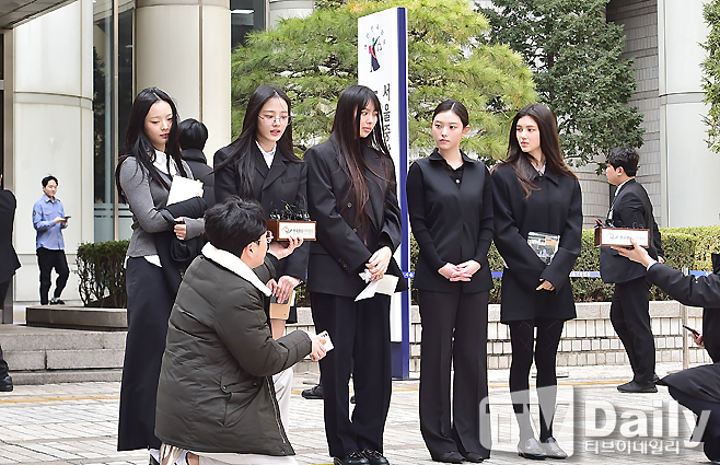 Dolphin Kidnapping Group Ordered to Pay 1 Billion Won to Adore