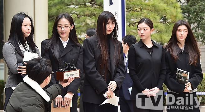 ADOR Wins Lawsuit Against Dolphin Kidnappers... 1 Billion Won in Compensation Ordered