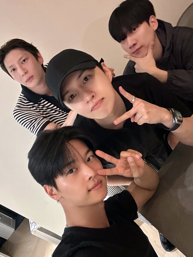 VIXX Returns as a Quartet… A New Stage for Their Comeback