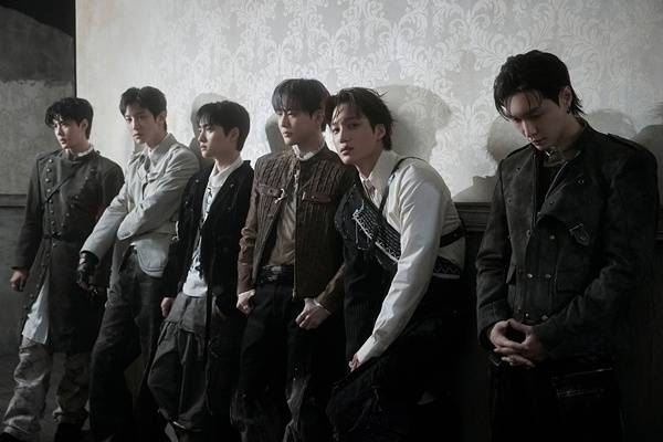 '왕의 귀환': 엑소, 정규 8집 'REVERXE' 발매