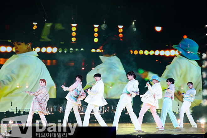 방탄소년단, 광화문에서 컴백 공연 예고