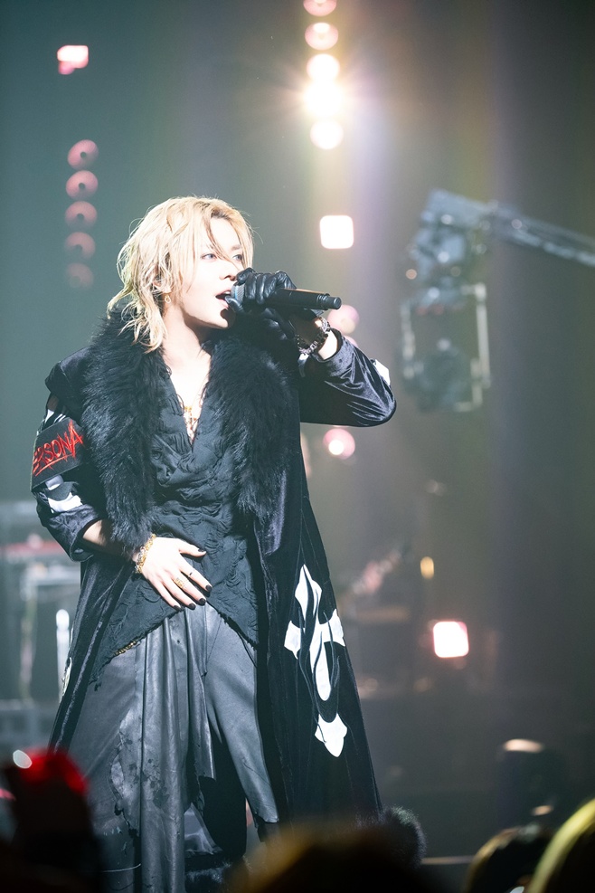 Yuta NCT Menutup Tur Konser Solo Pertamanya di Tokyo Budokan