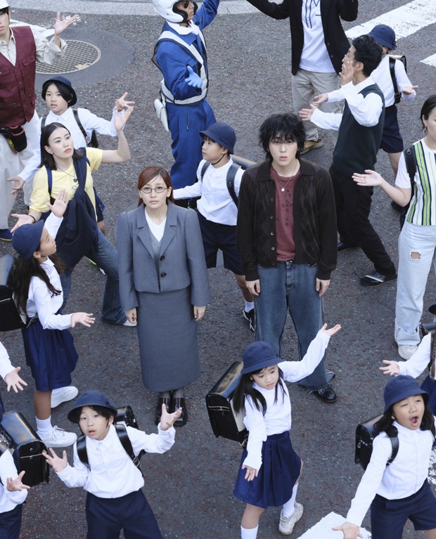 지코, 8년 만에 일본 단독 콘서트 개최…요아소비 이쿠라와의 재회