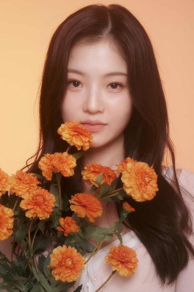 정효빈, 첫 EP '매리골드'로 음악 여정의 새로운 시작