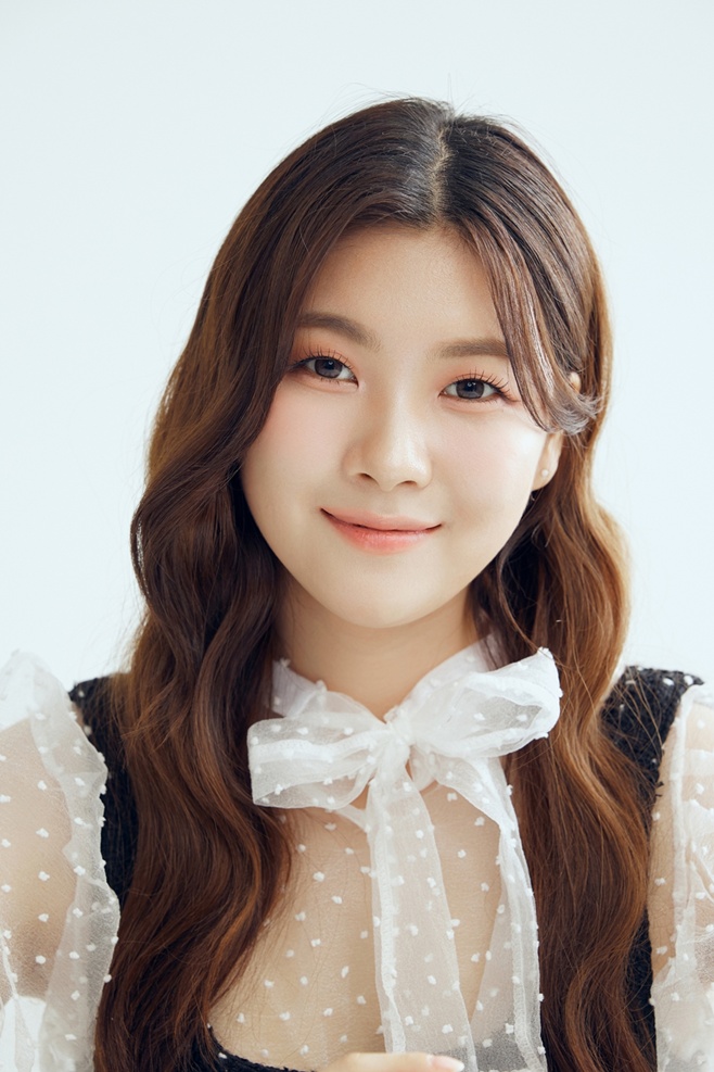 성민지, 오늘 '가요무대'에서 '바다가 육지라면' 열창