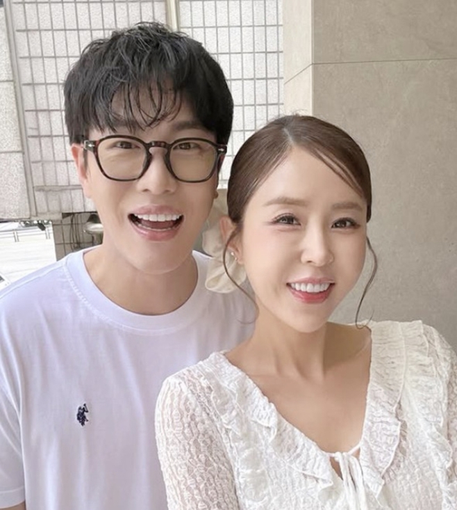 Shin Ji dan Moon Won Umumkan Pernikahan di Mei: 'Kami Akan Melangkah Bersama Dengan Kepercayaan Mendalam'