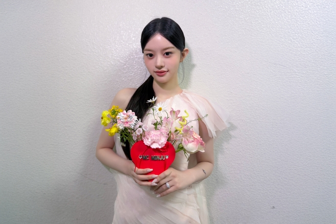 Minju ILLIT Akhiri Peran MC 'Music Bank', Refleksikan Pelajaran Berharga