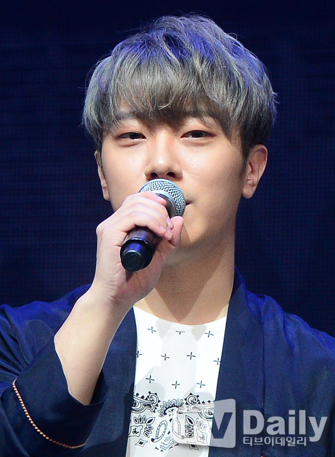 FTISLAND's Min-hwan Collapses During Performance, Health Check Reveals No Serious Issues