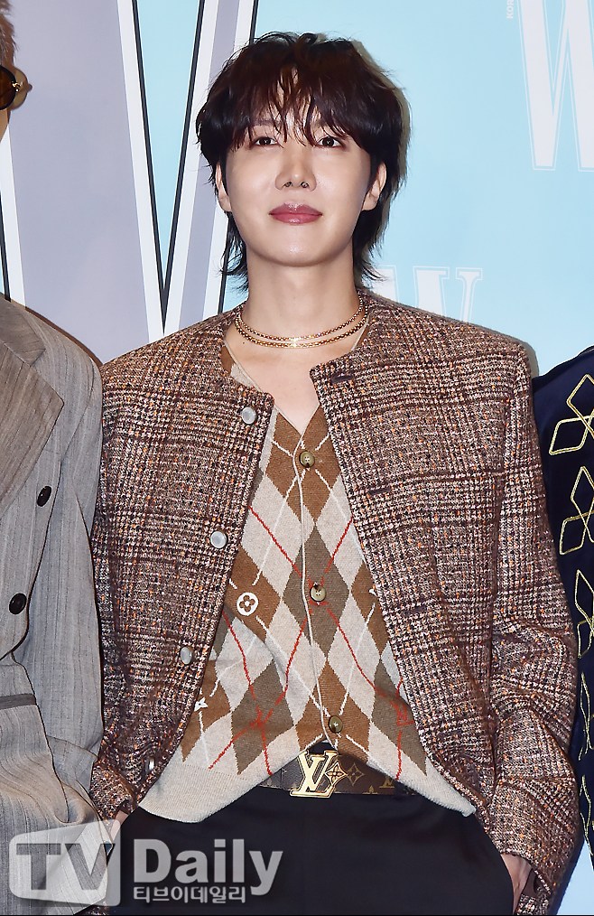 BTS J-Hope Selesaikan Konser Jepang Meski Nenek Meninggal