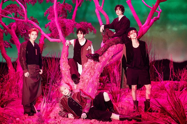 TOMORROW X TOGETHER Tops Oricon Charts with Mini Album