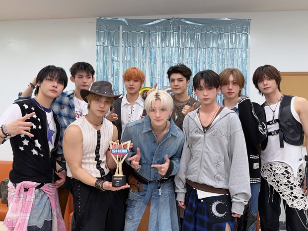 &TEAM Tops 'Show! Champion' with Japanese Track