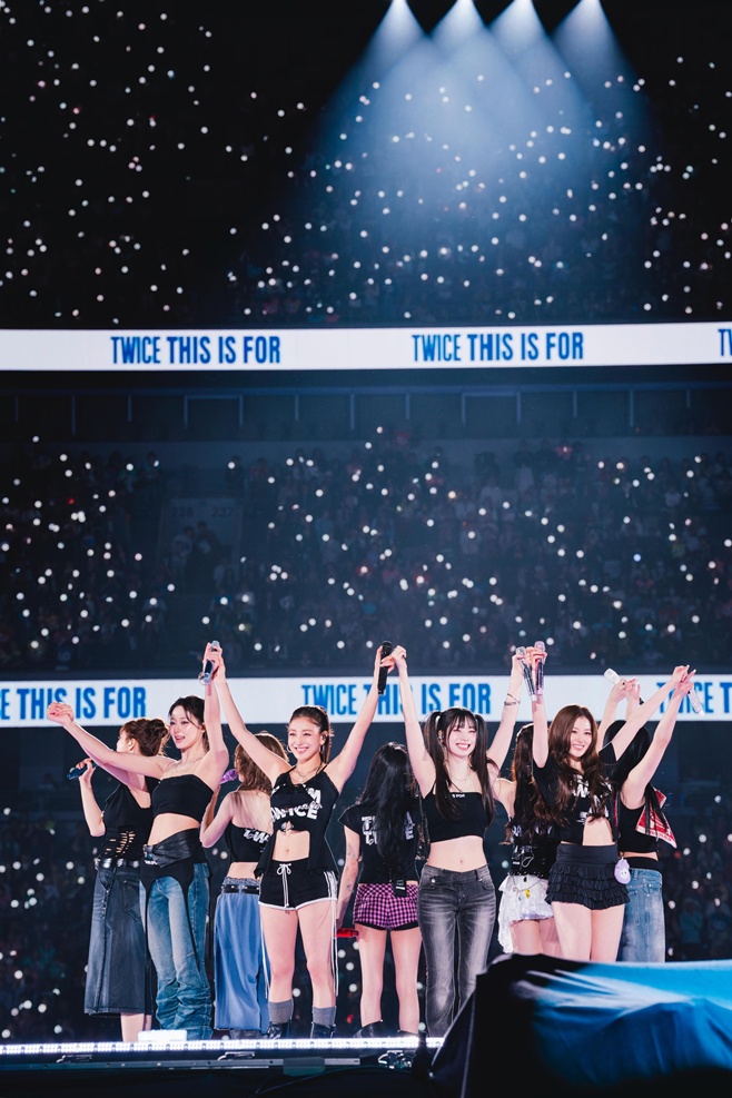 트와이스, 24만 관객이 함께한 도쿄 국립경기장 공연 성황