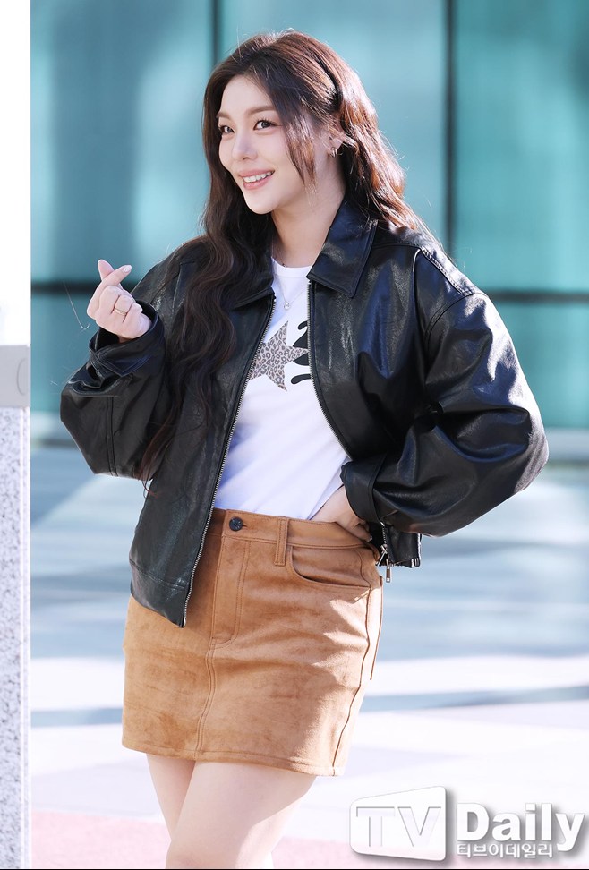 Ailee Menjaga Persahabatan dengan Penampilan Pernikahan untuk Shinji dan Moonwon