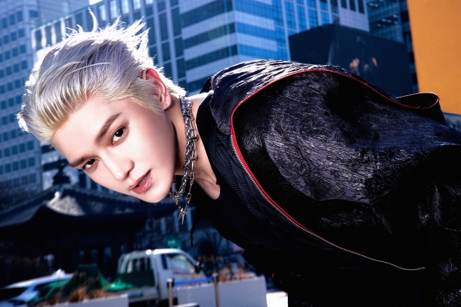 NCT Taeyong Mengungkapkan Visual Unik di Latar Belakang Seoul