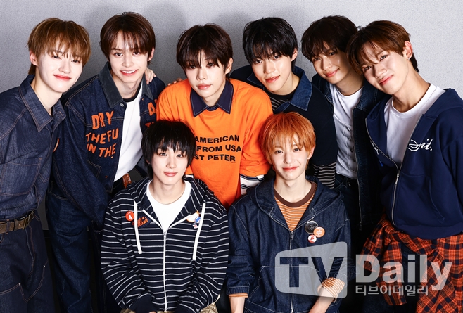 YUHZ Reveals Their Charm Points in 'Orange Record' Interview