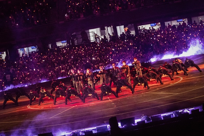 BTS Membakar Kerumunan 150.000 di Meksiko