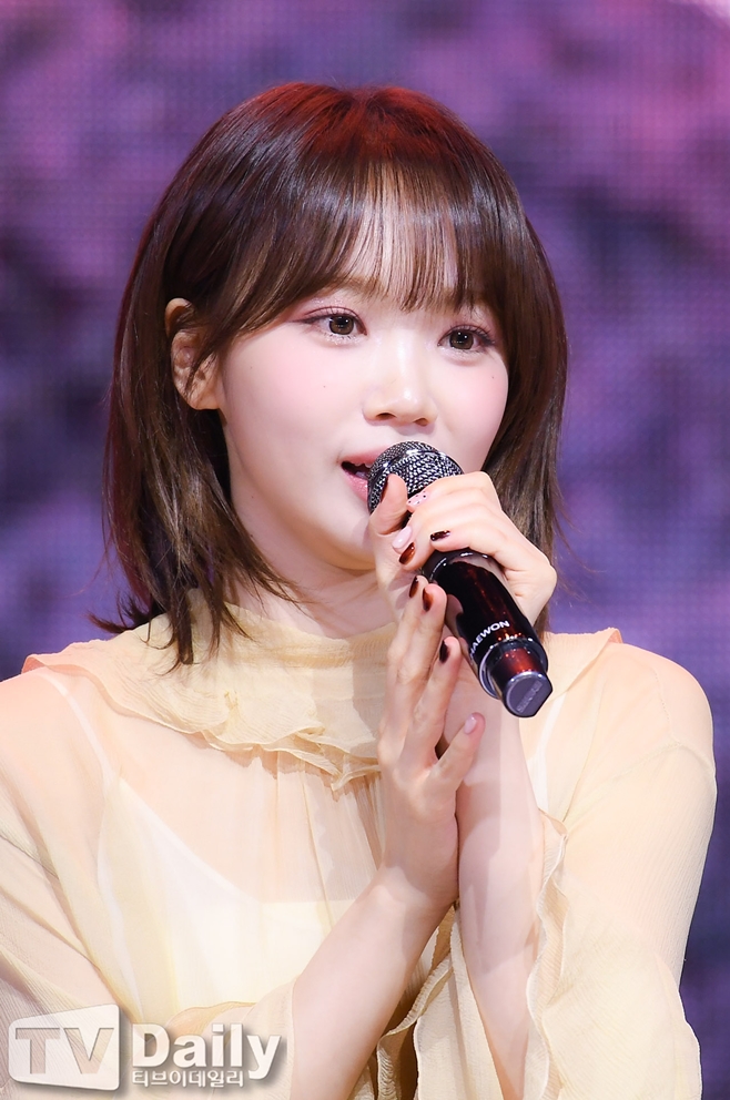 Kim Chaewon Halts Activities Due to Neck Pain Ahead of LE SSERAFIM Comeback