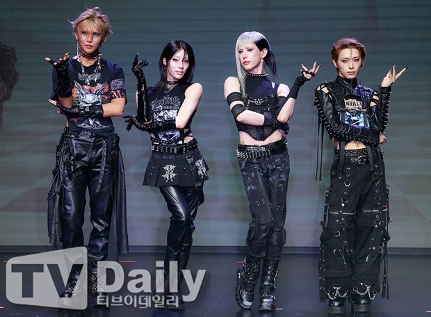 '젠더리스 아이돌' 엑스러브, 매력적인 비주얼로 무대 예고