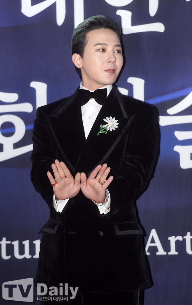G-Dragon Tunjukkan Dukungan untuk Pembebasan Kim Soo-hyun