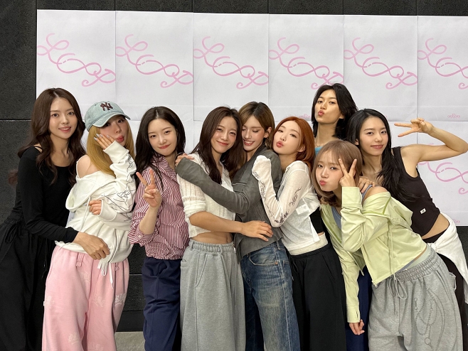 I.O.I Captivates Fans with Nostalgic Medley of 'Fingertips' and 'Yum Yum'